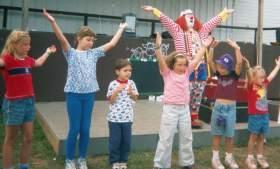 photo of DA the Clown and kids dancing to 'YMCA'